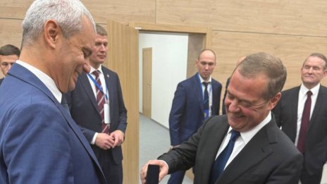 Костадинов се срещна с Медведев: Русия оставя вратата към България отворена СНИМКИ