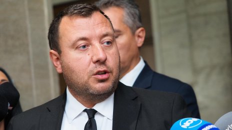 "Възраждане" събира подписи за сваляне на Киселова от председателския пост на НС