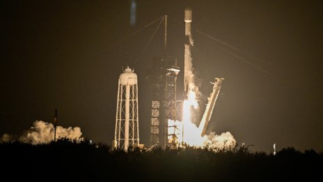 Една от ракетите на SpaceX се разби в Луната с висока скорост
