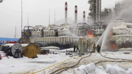 Пожар избухна на руското пристанище Уст Луга след нападение с дронове