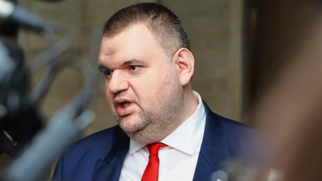 Пеевски: Директорът с камерите е на свобода заради чадър от ПП-ДБ