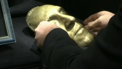 Бронзова посмъртна маска на Висоцки на търг в Монако