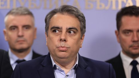 Асен Василев: Проблемът се казва Румен Радев, Доцова сама да подаде оставка 