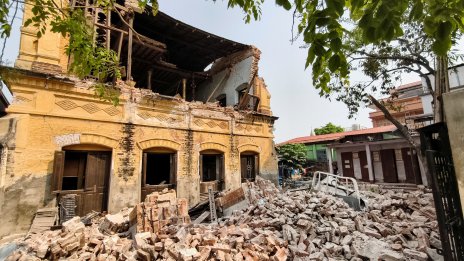 Над 3000 са вече жертвите на мощното земетресение в Мианмар