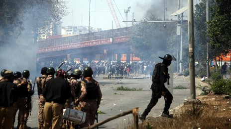 Най-малко девет души бяха убити при протести в Пакистан след смъртта на Хаменей