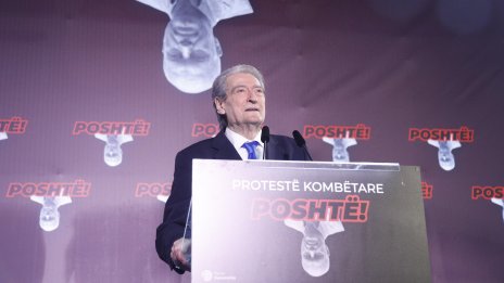 С отрова за мечки бил разпръснат протест в Тирана