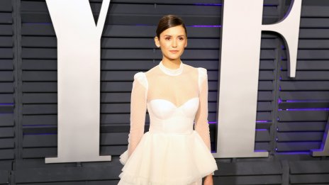 Нина Добрев изпраща годината по бански