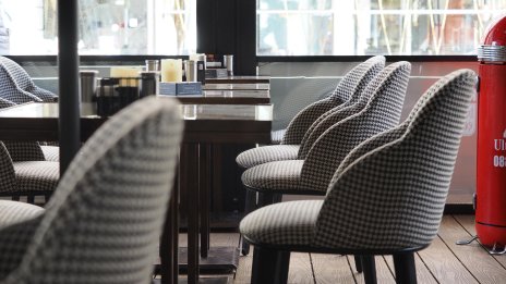 Ресторантьорите се жалват, че изнемогват, Бонев им заяви: Цените ви са като в Париж!