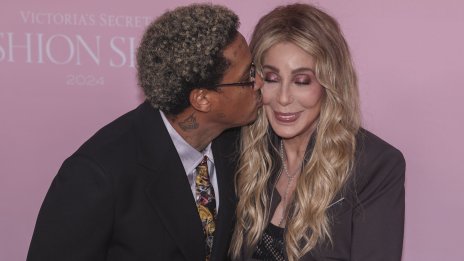 Почти на 80 и вече блондинка Шер ще става булка за трети път