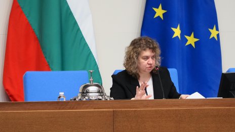 Наталия Киселова свиква извънредно заседание на парламента във вторник