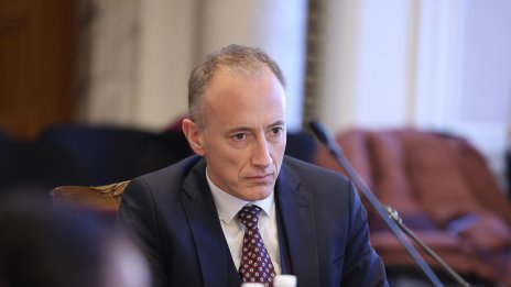 Вълчев увери: Изпитът по математика след 7. клас няма да затрудни учениците
