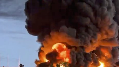 Осем души загинаха след експлозия в магазин за фойерверки