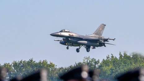 Су-57 срещу F-16: Големият въпрос за въздушната война в Украйна