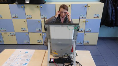 Варненка отиде да гласува, казаха ѝ, че вече е дала вота си 