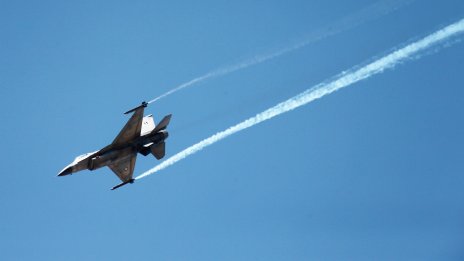 Изтребител F-16 се разби край американска военновъздушна база в Германия