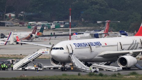 Самолет на Turkish Airlines се запали на летище в Непал