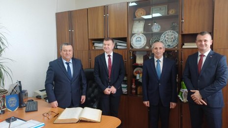 Адемов: По 500 заявления на час се подават за помощта за горивата