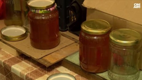 Пазарът е пълен с некачествен мед, пчелари се отказват от занаята