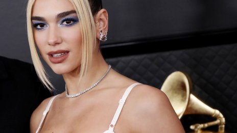 Дуа Липа подпали Instagram по прозрачна рокля
