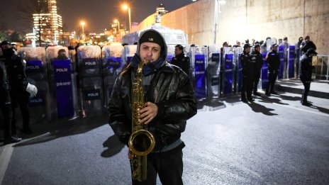Европа си затваря очите за репресиите на Ердоган, защото се нуждае от Турция