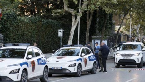 Гръмнаха албански съдия по време на заседание в залата