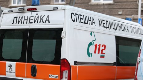 Мъж седи над тунел в Пловдив, заплашва, че ще скочи