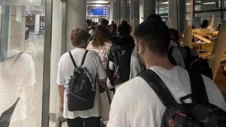 300 пътници са били блокирани за час в "ръкав“ на Летище София