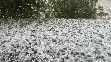 Пороен дъжд и градушка се изсипаха в Петрич и Сандански