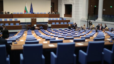 Едва 61 депутати се регистрираха в НС, кворум няма