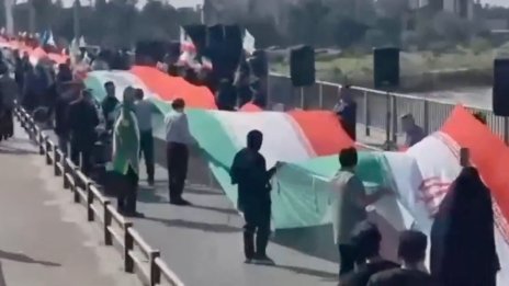 Иранците обградиха електроцентрали и мостове с телата си ВИДЕО