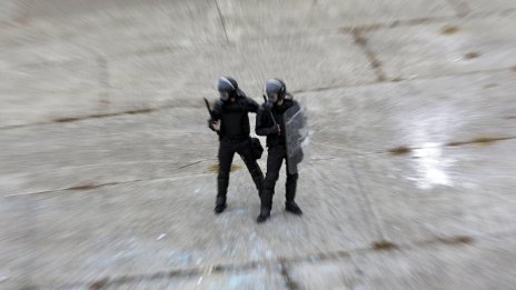 Трима карабинери загинаха, опитали да изведат незаконно настанили се в къща