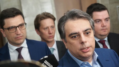 Асен Василев отговори на Борисов: Иска да спечели служебно Варна и София