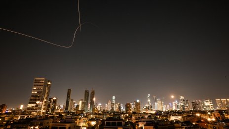 Иран с най-масираните атаки с ракети и дронове срещу Израел и страните от Залива