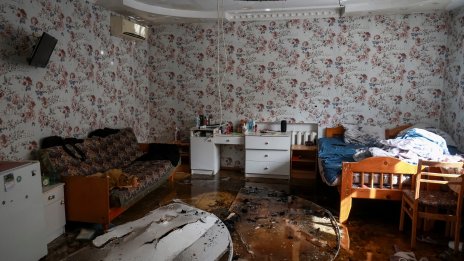 Руски удари по жилищни сгради в Одеса убиха семейна двойка и раниха 15 души