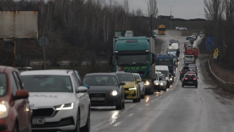 Протестиращи затвориха кръстовището на ул. &bdquo;Бъдеще&ldquo; и Околовръстния път в кв. "Суходол&ldquo;