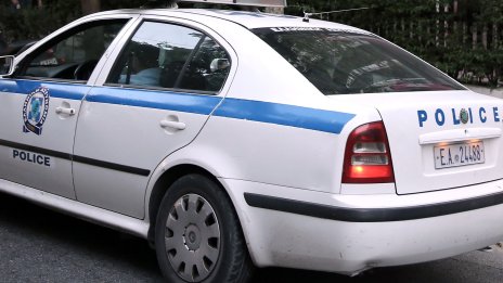 Гол българин нахлул в студентска каюта на кораб в Гърция