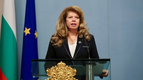 Президентът Йотова отказа да наложи вето и обнародва Бюджет 2026 СНИМКИ