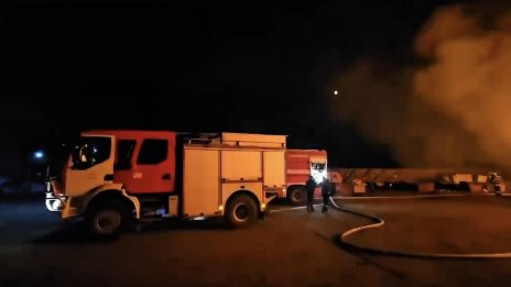 Камион и лек автомобил изгоряха при пожар във Варна
