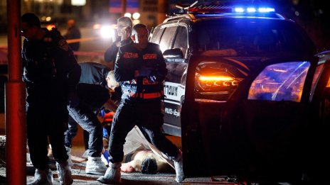 Кола се вряза сред хора на спирка в Израел, поне 10 ранени