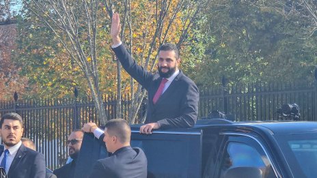 Тръмп с поредна изцепка: "На шега" попита сирийския президент колко съпруги има