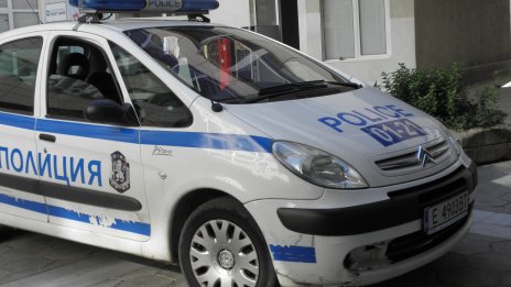 Счупени са стъклата на офис на ДПС в Благоевград