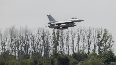 МО не може да посочи дати за пристигането на F-16