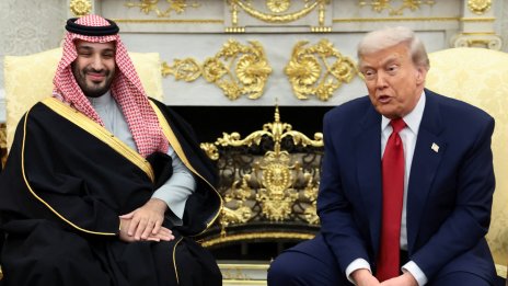 Журналисти в Белия дом питат саудитския принц за убийството на Хашоги, Тръмп го защити