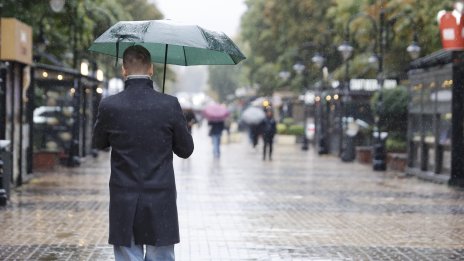 Облачно и с валежи утре, в планините ще трупа сняг