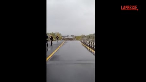 Заради придошла река и лошо време: Мост в Италия рухна ВИДЕО