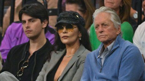 Катрин Зита-Джоунс и Майкъл Дъглас заведоха децата си на едно от най-студените места в света