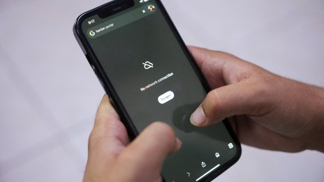 Талибаните спряха интернета в Афганистан, страната "потъва в пропаст"