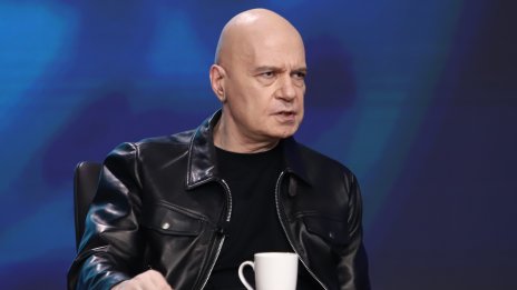 Слави Трифонов атакува Божанков: Раздава морал, а бяга от полицията