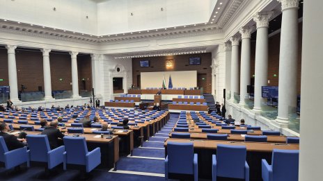 Депутатите излязоха във великденска ваканция