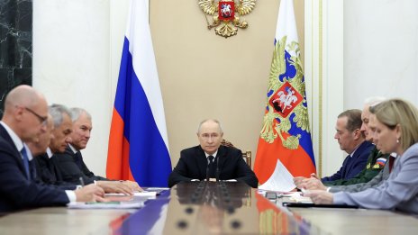 Путин лично отстранил анти-военната партия "Яблоко" от изборите за Държавната дума